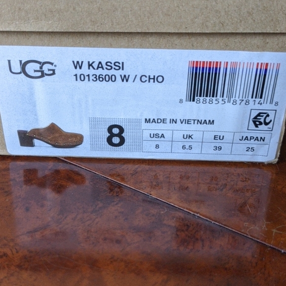 UGG Kassi clogs with box, perfect for fall and cool weather - Picture 10 of 10